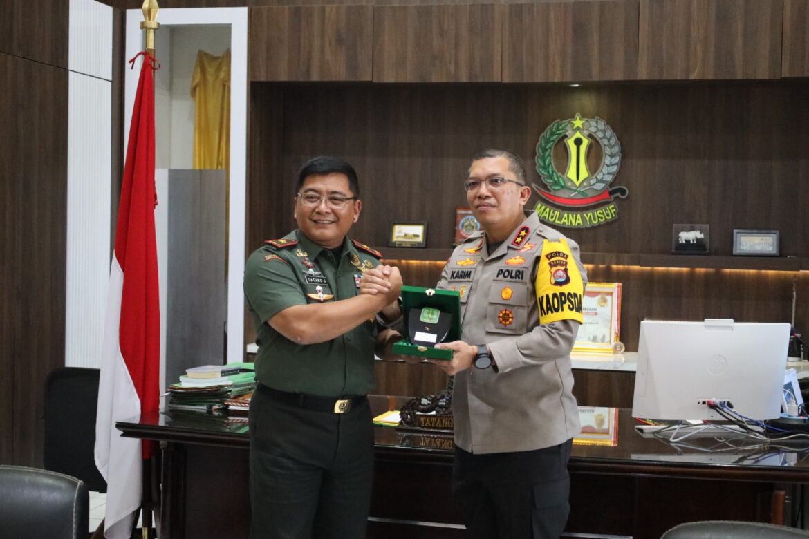 Perkuat Sinergitas TNI-Polri, Kapolda Banten Kunjungi Danrem 064 Maulana Yusuf