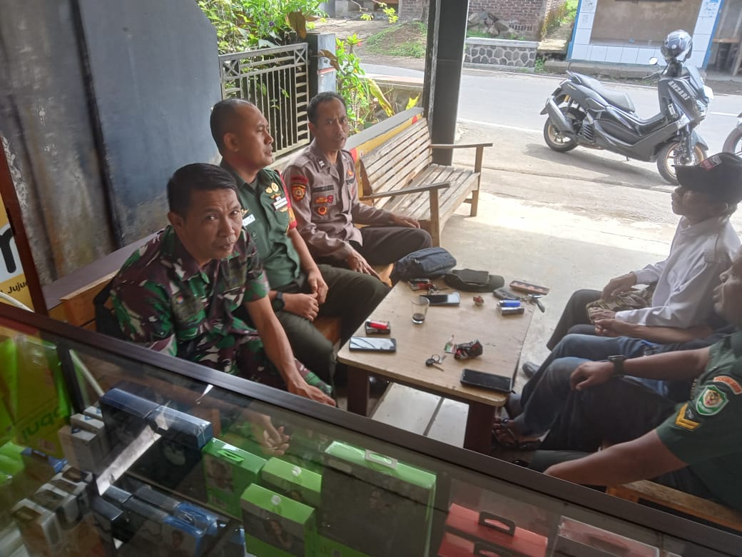 Ops Mantap Brata, Tiga Pilar Kecamatan Cihaurbeuti Patroli Gabungan ke Desa Cihaurbeuti