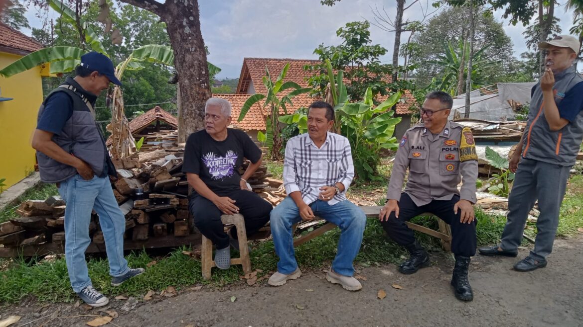 Ops Mantap Brata, Polsek Ciamis Polda Jabar Patroli Dialogis ke Warga Pasirdatar