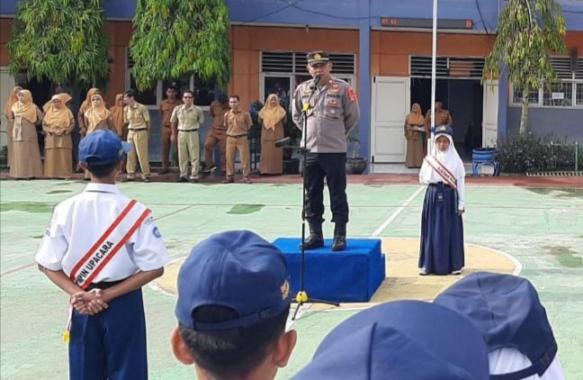 Polsek Banjarsari Polres Ciamis Datang ke Sekolah Binluh ke Siswa Stop Bulying di SMPN 1 Banjarsari