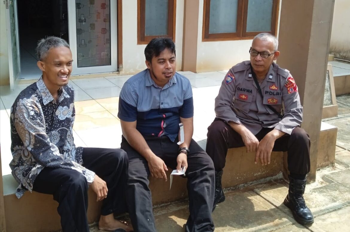 Ops Mantap Brata, Polsek Sukadana Polres Ciamis Datangi Warga Sukamanah Beri Imbauan Kamtibmas