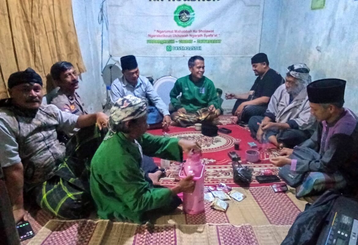 Polsek Cikoneng Polres Ciamis Patroli Dialogis Ops Mantap Brata ke Pemukiman Warga Ciherang