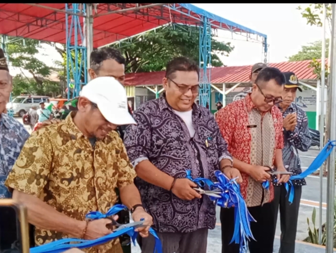 Kades dan Kasi Ekbang Parungpanjang Resmikan Lapangan Mini Soccer, Pertama di Desa Lumpang
