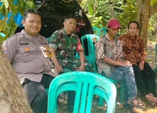 Ops Mantap Brata, Polsek Sukadana Polres Ciamis dan Tiga Pilar Patroli Gabungan ke Pasar Dongkal