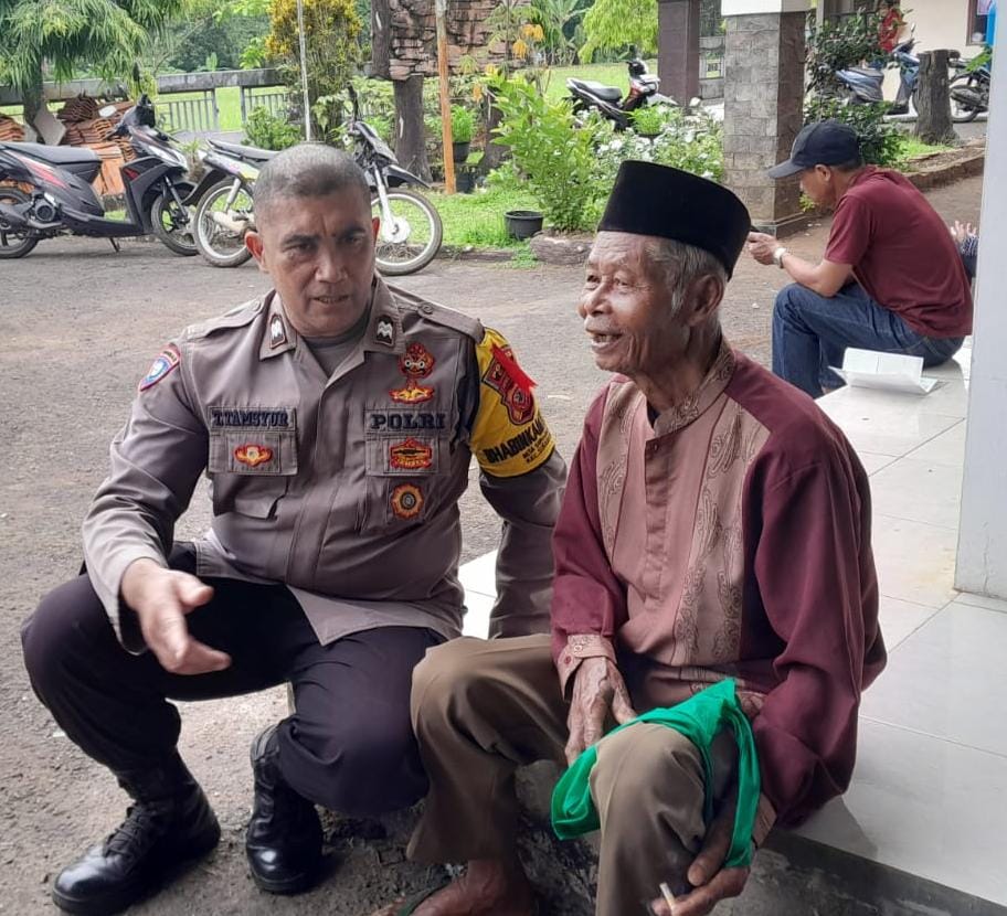 Ops Mantap Brata, Anggota Polsek Sukadana Polres Ciamis Datangi Warga Sukamulya