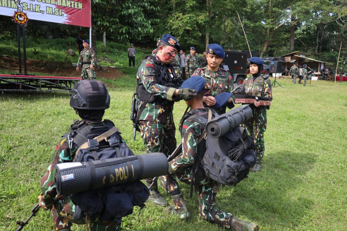 Kapolda Banten Pimpin Upacara Pembaretan Bintara Remaja Satbrimob Polda Banten Angkatan 49