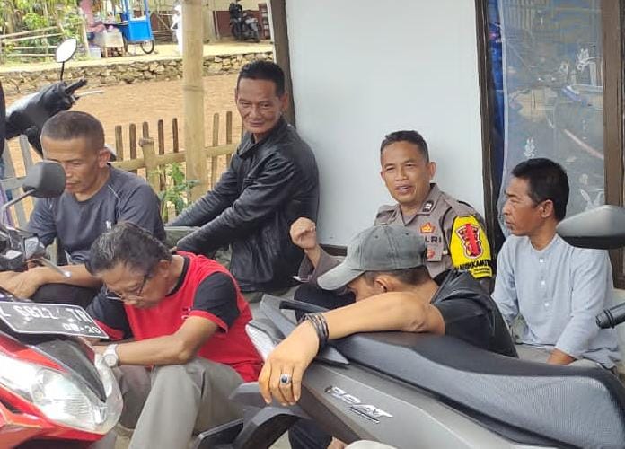 Ops Mantap Brata, Polsek Panumbangan Polres Ciamis Sambang Kamtibmas ke Warga Landeuh