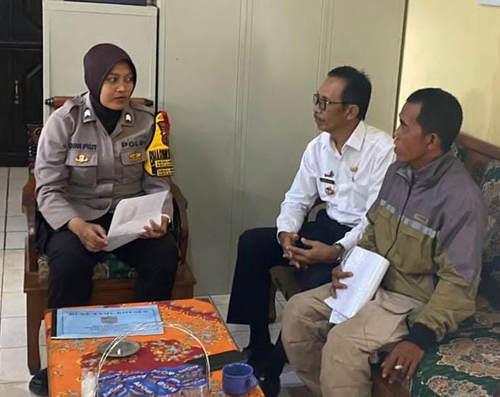 Gali Informasi, Polsek Ciamis Sambangi Kades Mekarjadi Dalam Rangka Cipkon Mantap Brata