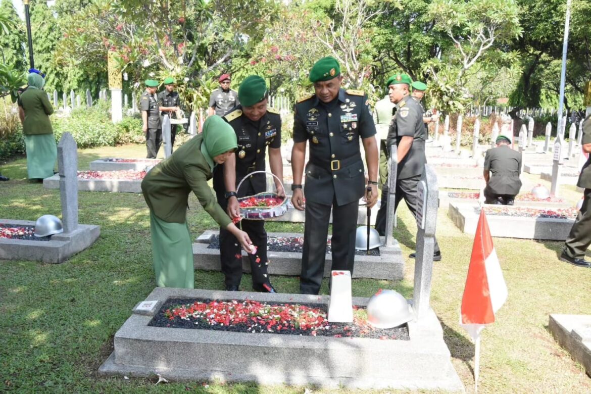 Peringati Hari Juang TNI AD, Pangdam Jaya/Jayakarta Pimpin Ziarah dan Tabur Bunga Di TMP Kalibata 