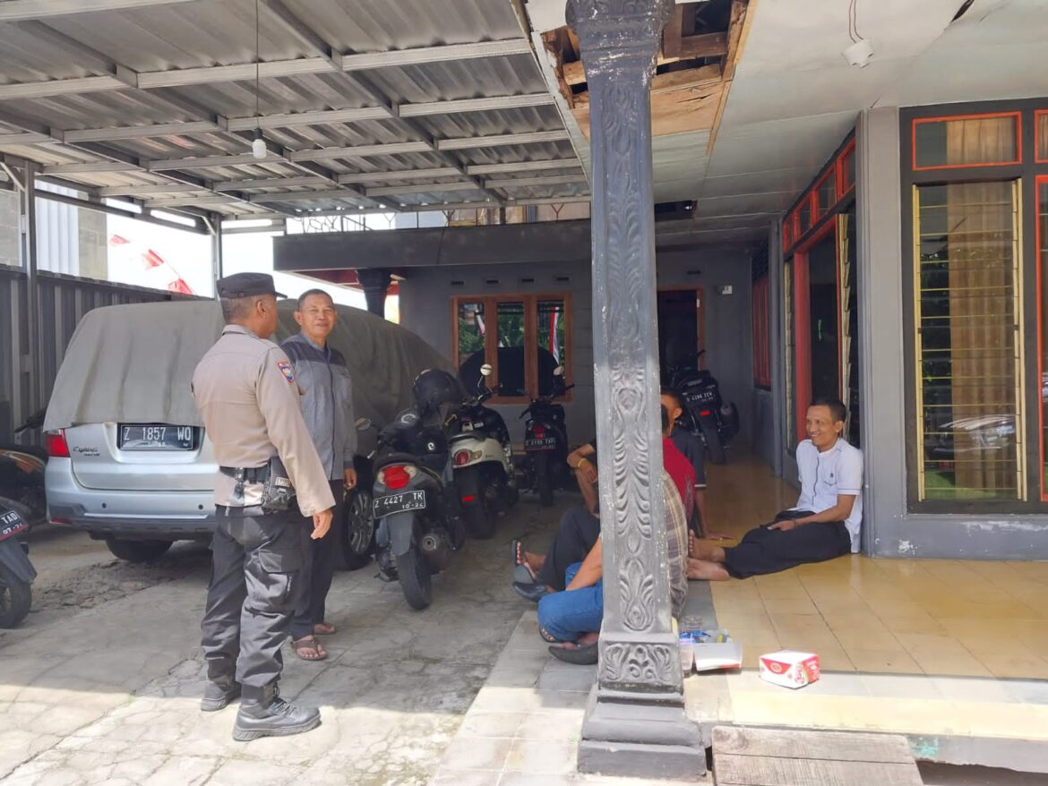 Ops Mantap Brata 2023-2024: Polsek Panumbangan Patroli Dialogis ke Warga Desa Panumbangan
