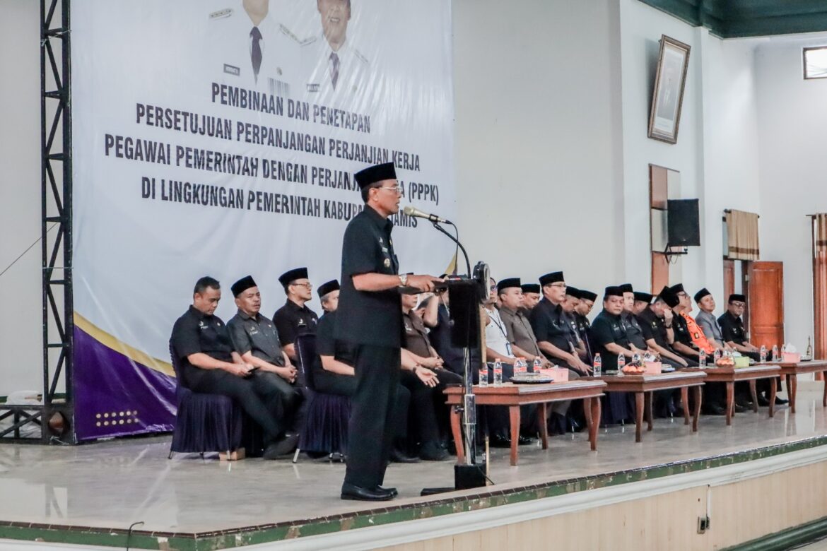 Bupati Herdiat Lakukan Pembinaan dan Penetapan Persetujuan Perpanjangan Perjanjian Kerja Pada 1932 PPPK di Lingkup Pemerintah Kabupaten Ciamis