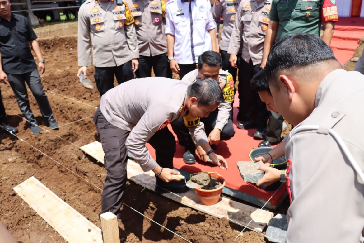 Kapolres Ciamis Pimpin Peletakan Batu Pertama Pembangunan Pos Lantas Polres Ciamis