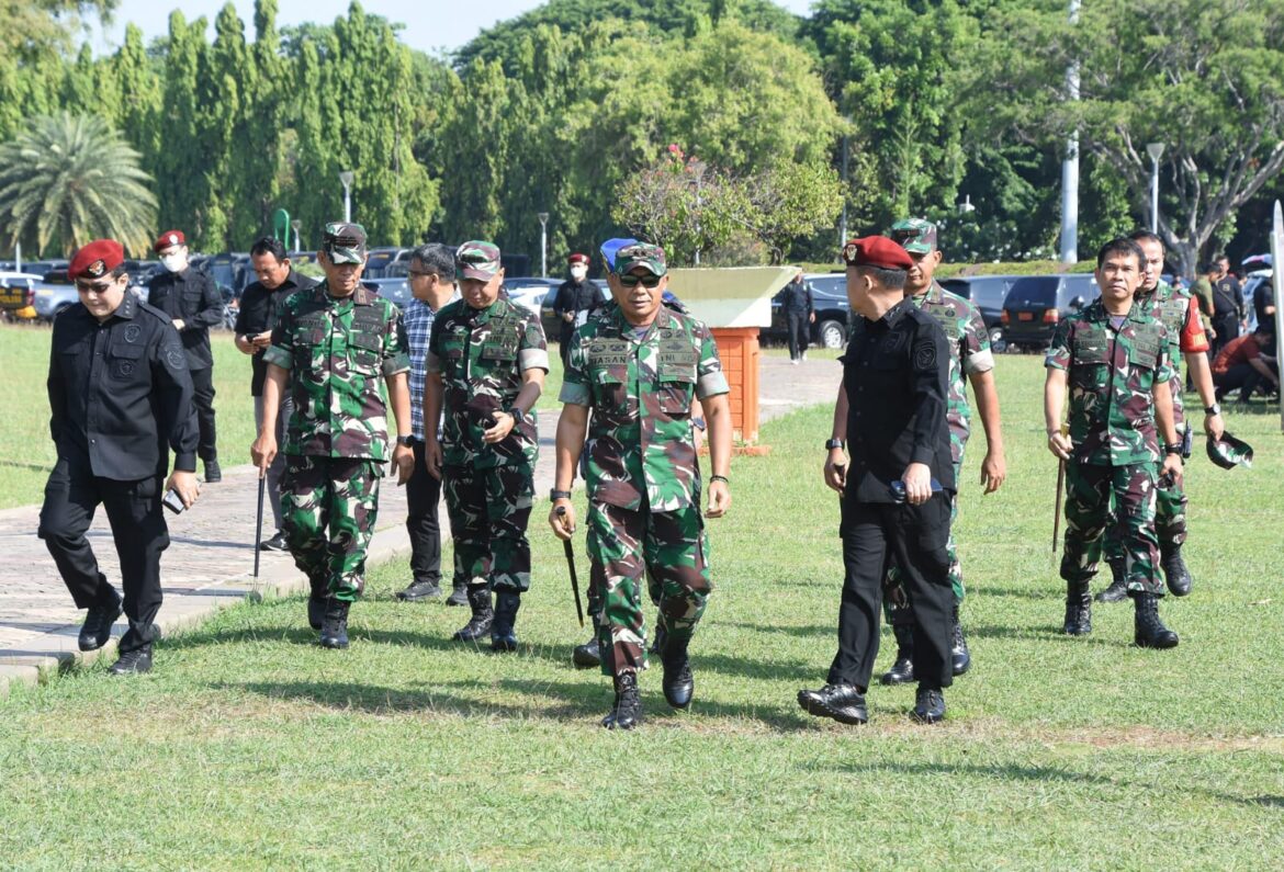 Pangdam Jaya Menghadiri Apel Gelar Pasukan Operasi Kepolisian Terpusat Lilin 2023