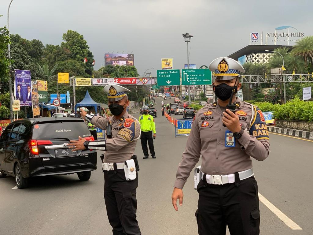 Pantauan Arus Lalu Lintas Kawasan Puncak Mulai Libur Natal Dan Menyambut Malam Tahun Baru 2024
