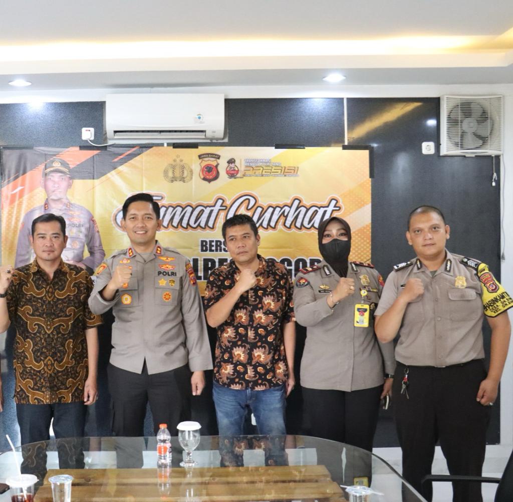 Kapolres Bogor Melayani Langsung Masyarakat Di Program Jumat Curhat