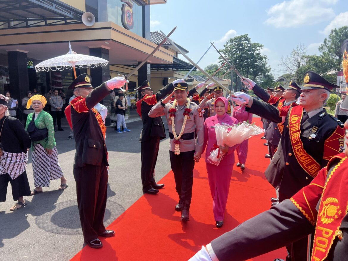 Tradisi Penyambutan dan Farewell Parade Serah Terima Jabatan Kapolres Tasikmalaya Kota