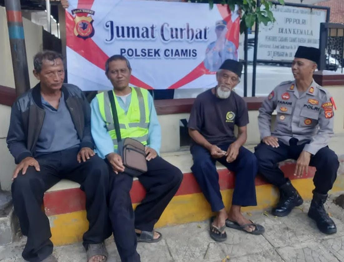 Jumat Curhat, Polsek Ciamis Polres Ciamis Ngobrol Bareng Warga di Ciamis