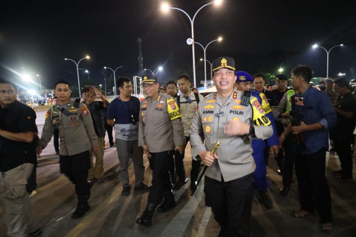 Kapolda Banten Cek Kesiapan Pengamanan Nataru Sekaligus Sapa Pemudik di Pelabuhan Merak Cilegon