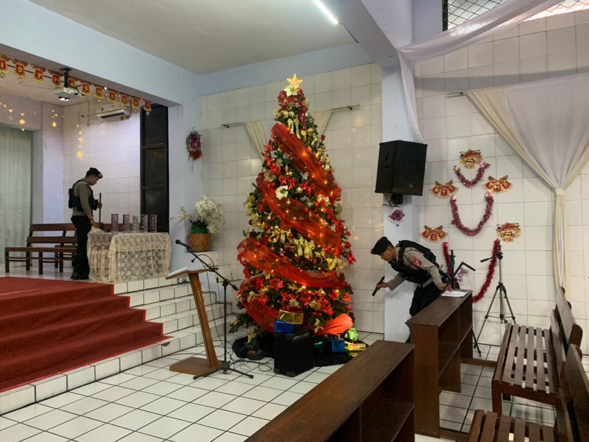 Polres Ciamis Sterilisasi Gereja di Ciamis Saat Perayaan Natal Tahun 2023