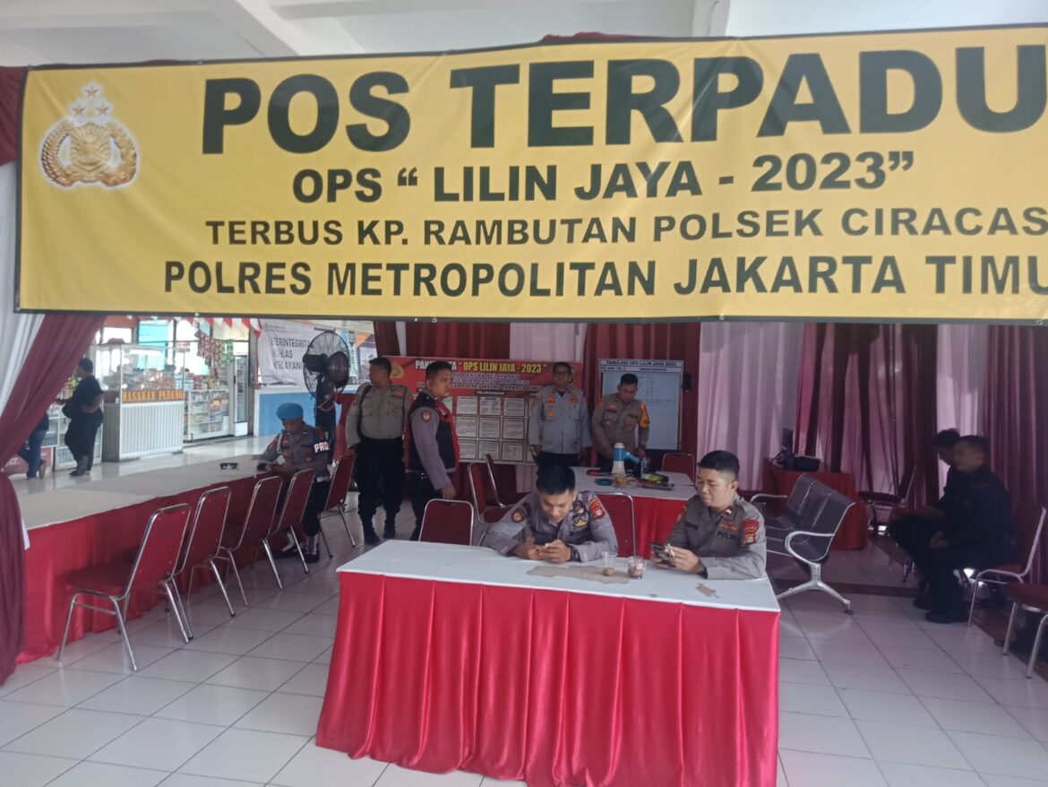 Ops Lilin Jaya 2023 , Kapolsek Ciracas kontrol Pos Terpadu Terbus Kp. Rambutan