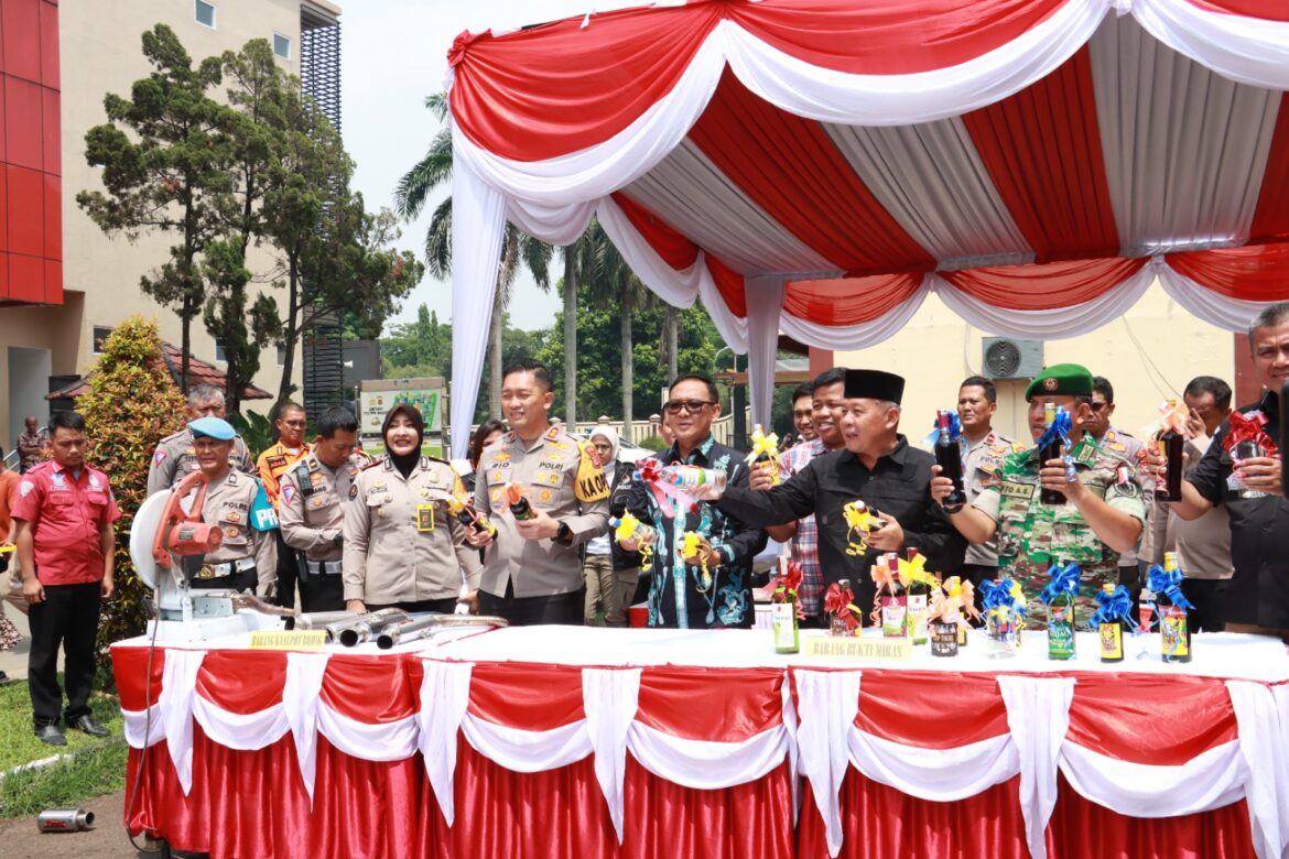 Release Akhir Tahun Keberhasilan Pengungkapan Polres Bogor Selama 1 Tahun 2023 Serta Pemusnahan Miras dan Knalpot Brong
