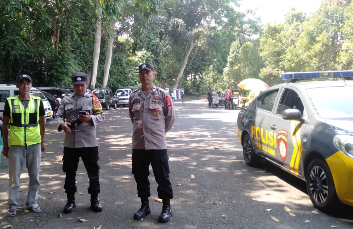 Petugas Pospam Surawisesa Kawali Polres Ciamis Patroli ke Dua Obwis di Kec. Kawali