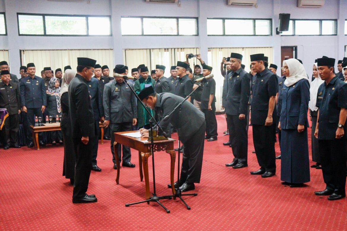 Lantik Sejumlah Pejabat di Ciamis,  Begini Pesan Bupati Herdiat