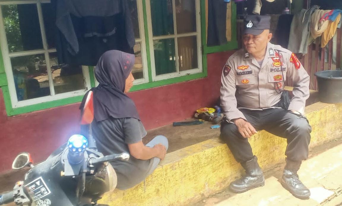 Beri Rasa Aman Masyarakat, Polsek Sukadana Kunjungan Silaturahmi ke Dusun Balong Desa Margaharja