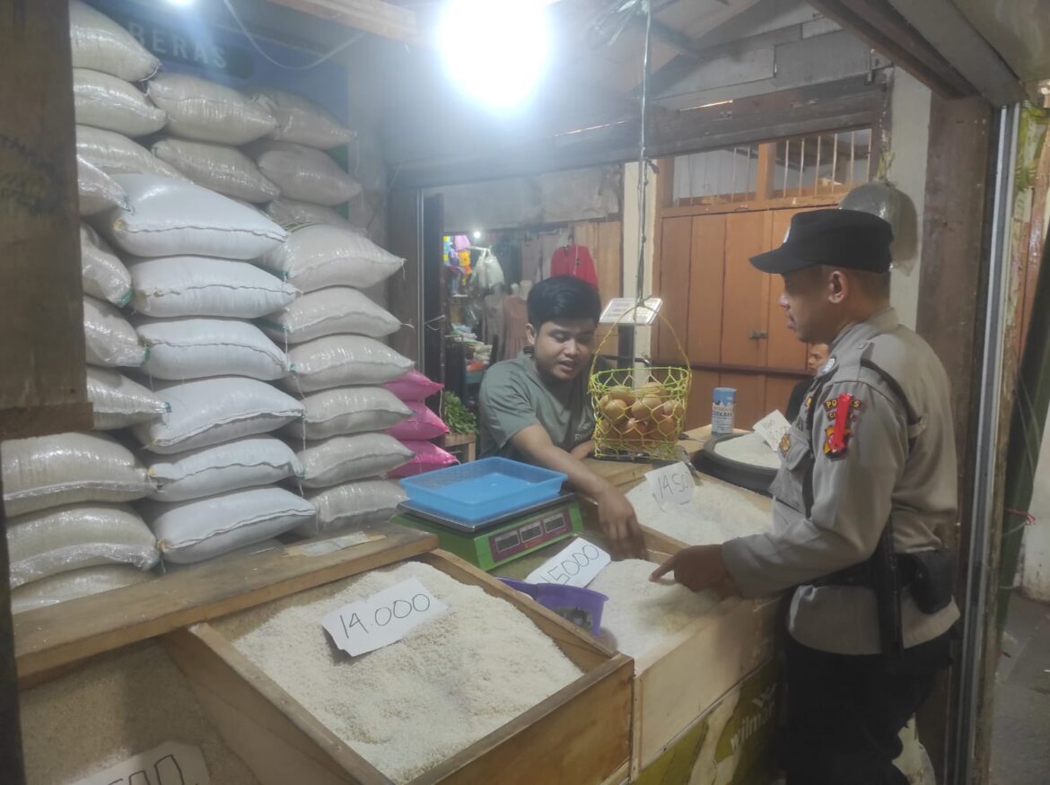 Satuan Samapta Patroli ke Kompolek Pasar Sindangkasih Cegah Kecurahan Penimbunan Bahan Pokok