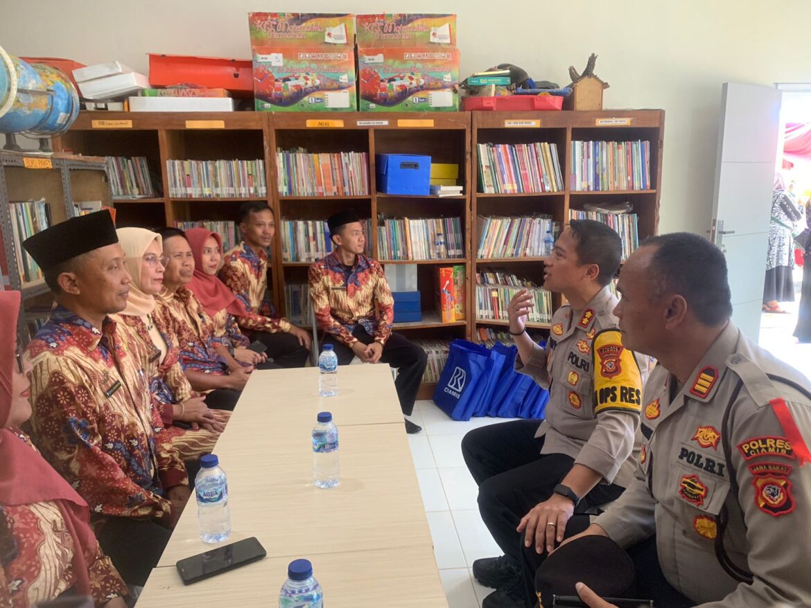 Kapolres Ciamis Datang ke Warga Beri Bantuan Sekaligus Dengarkan Masukan Pelayanan Polisi