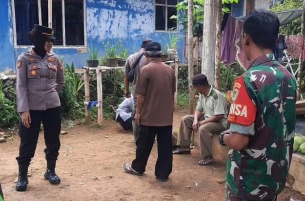 Jumat Curhat, Polsek Rajadesa Ngobrol Bareng Warga Sukajaya Tanya Soal Pengurusan Surat Kendaraan Hilang