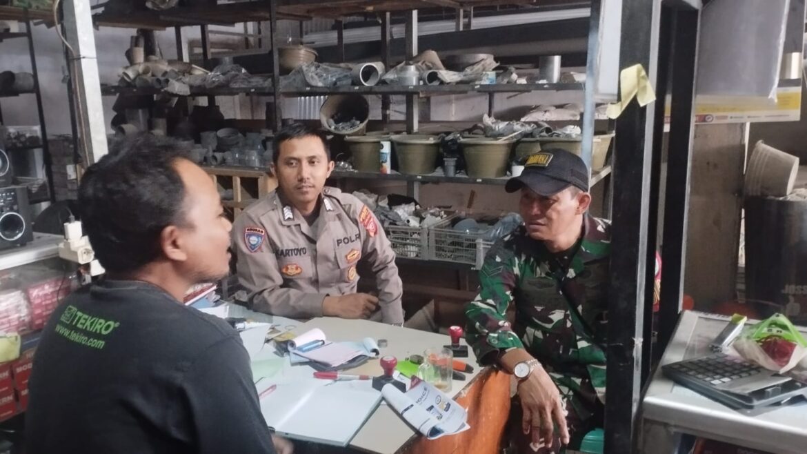 Ops Mantap Brata, Polsek Cihaurbeuti Polres Ciamis Patroli Dialogis ke Warga Pasirtamiang