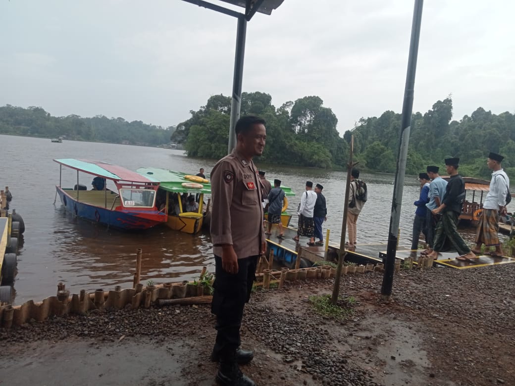 Polsek Panjalu Polres Ciamis Cek Kegiatan Warga di Obwis Situ Lengkong Panjalu