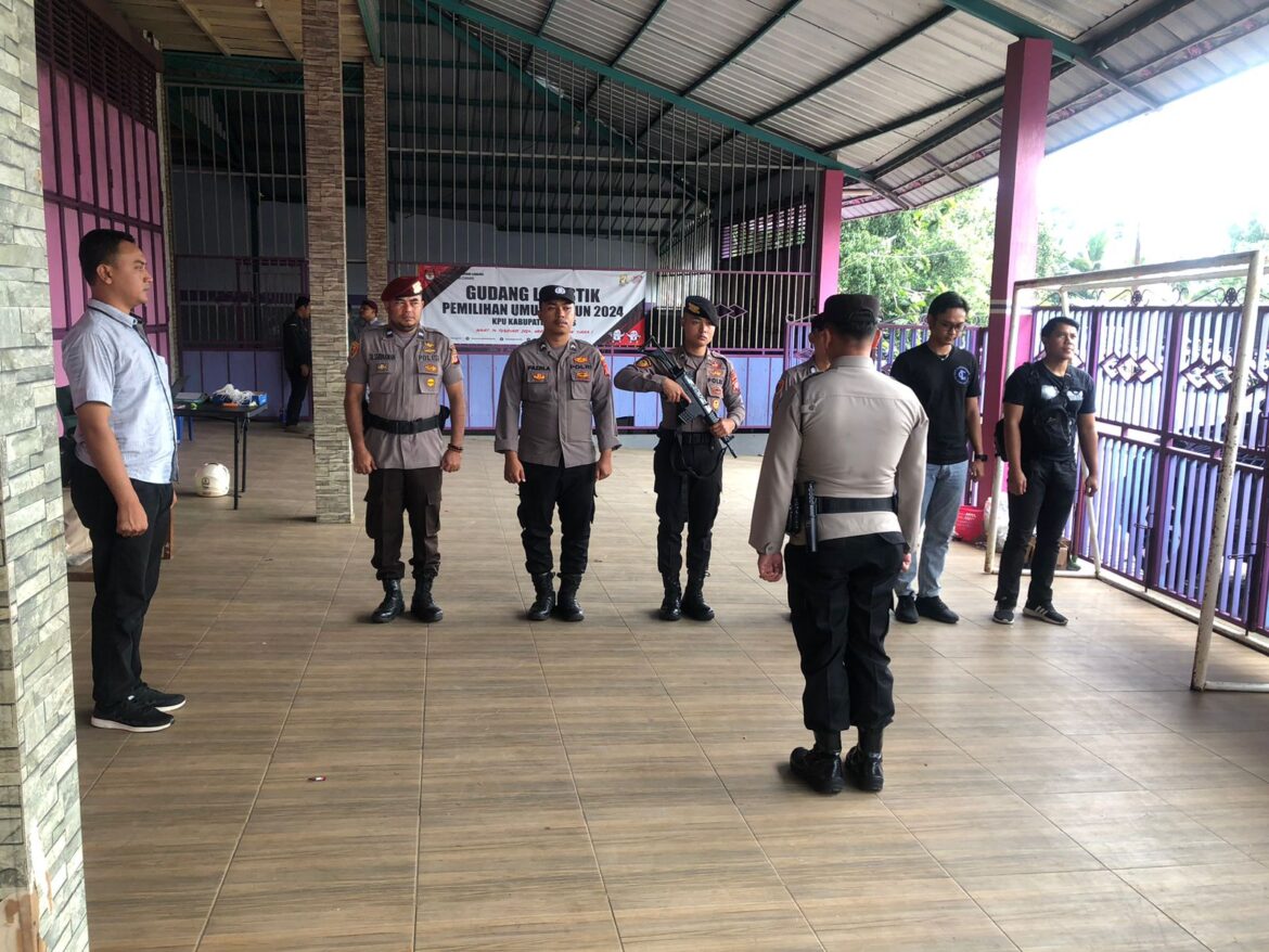 Jelang Pemilu 2024, Polres Ciamis Giat Pengamanan Penjagaan Gudang Logistik KPU di Gedung Serbaguna Cisadap