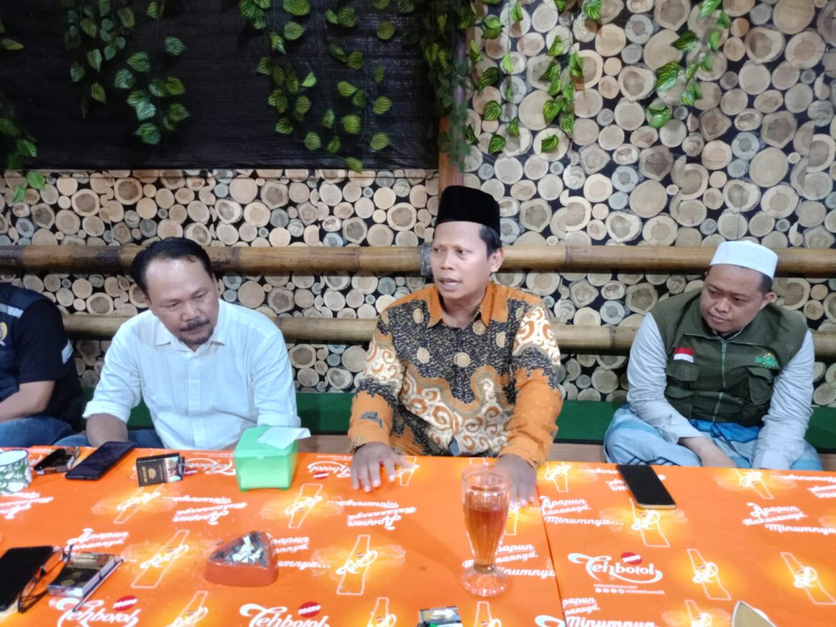Caleg DPRD Nomor Urut 10 PKS Dapil 9 H.Andi Wahyudi Ngopi Bareng Komunitas Menceng Kongres ( MK ) di Warung Rempug Kalideres Jakarta Barat