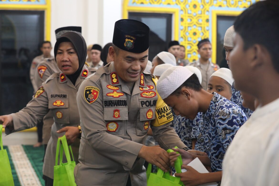 Polres Metro Jakarta Timur Gelar Yasinan dan Tahlil Serta Santuni Anak Yatim Piatu