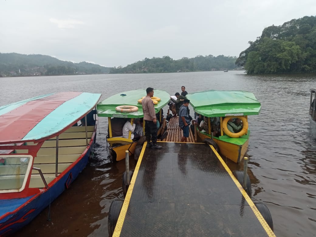 Polsek Panjalu Polres Ciamis Giat Monitoring Obyek Wisata Situ Lengkong