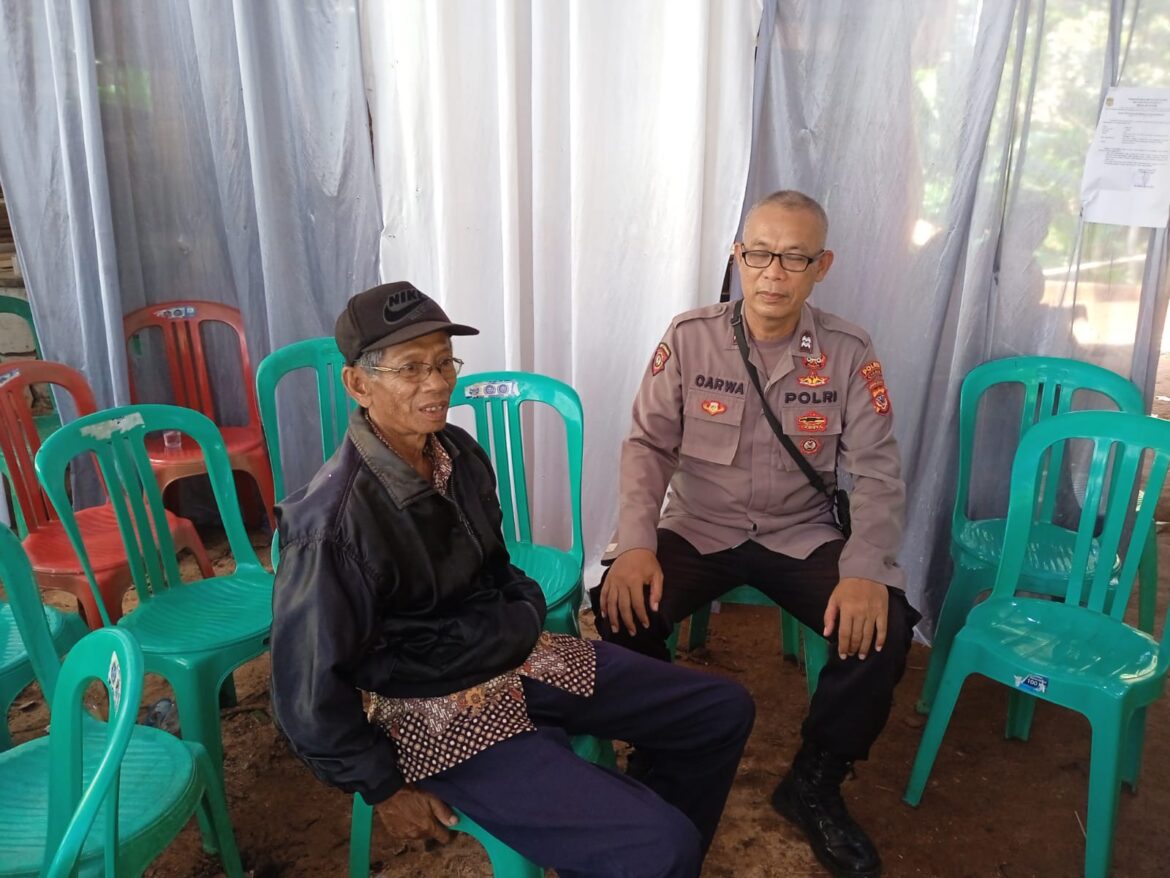 Ops Mantap Brata, Polsek Sukadana Polres Ciamis Patroli Dialogis ke Warga di Desa Bunter