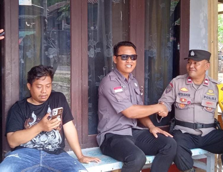 Ops Mantap Brata, Polsek Pamarican Polres Ciamis Patroli Dialogis ke Warga Sukahurip