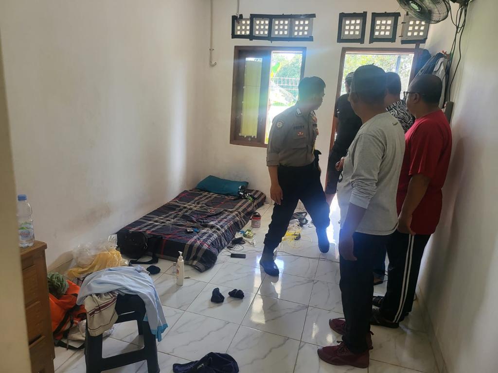 Pihak Kepolisian Polsek Gunung Putri Terus Lakukan Penyelidikan Terkait Peristiwa Ditemukan Mayat Seorang Laki – Laki di Rumah Kontrakan