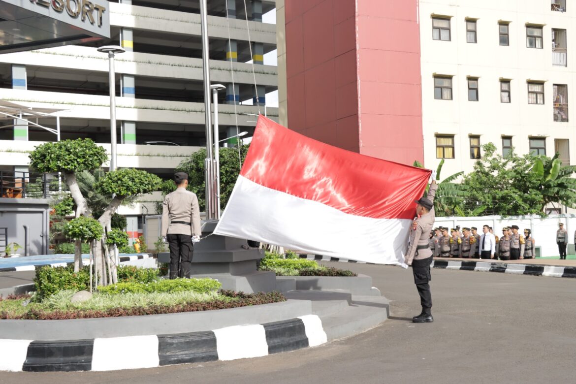 Polres Metro Jakarta Barat Peringati Hari Kesadaran Nasional 2024 Dengan Upacara Bendera