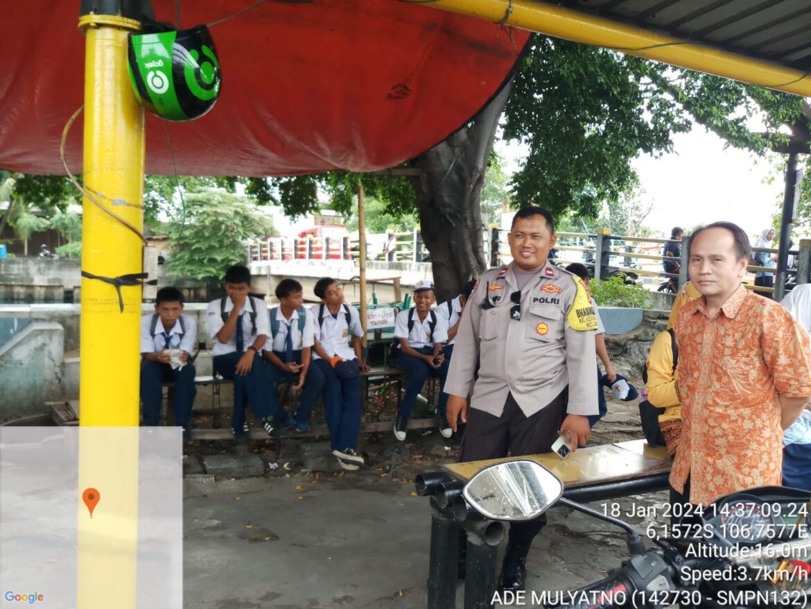 Preventif dan Edukatif Bhabinkamtibmas Kedaung dan SMPN 132 Jakarta Bersinergi Ciptakan Lingkungan Pendidikan Aman Kondusif