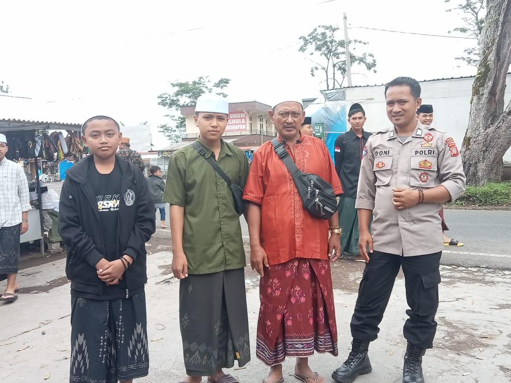 Polsek Panjalu Polres Ciamis Cek Kegiatan Warga di Obwis Situ Lengkong Panjalu