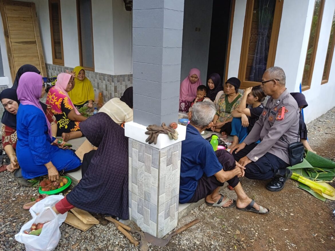 Ops Mantap Brata, Polsek Sukadana Polres Ciamis Patroli Dialogis ke Warga Sukamanah