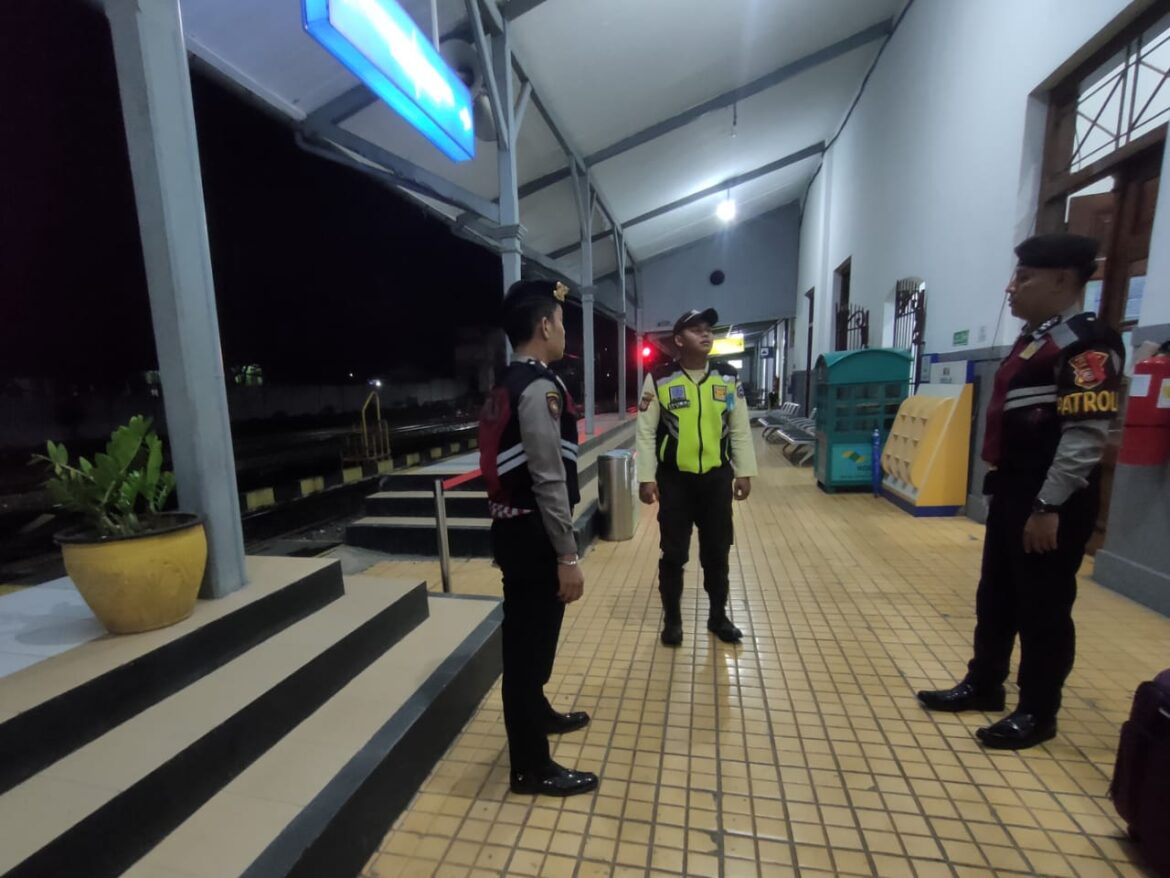 Tiga Personel Samapta Patroli Dialogis Sasar Dua Lokasi Cipta Kondisi Ops Mantap Brata