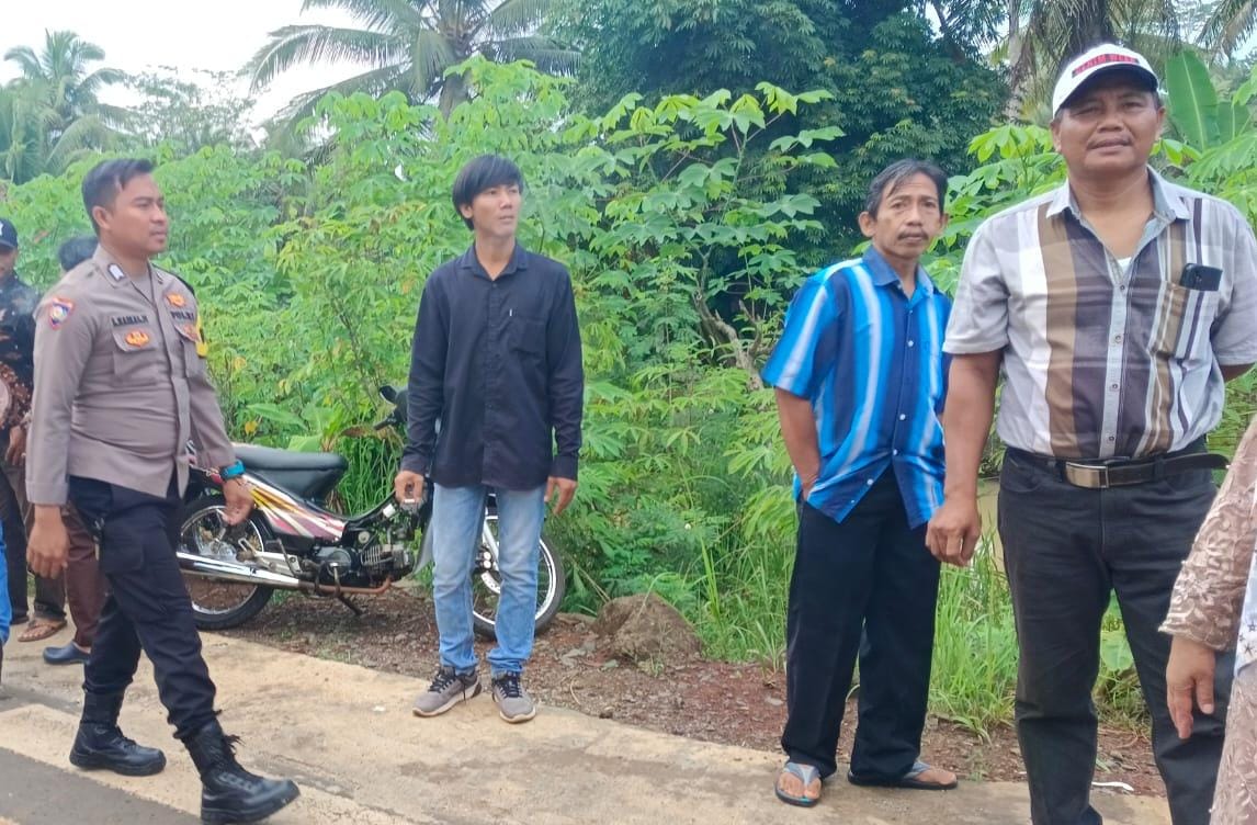 Ops Mantap Brata, Polsek Sukadana Polres Ciamis Datangi Warga Salakaria Beri Imbauan Kamtibmas
