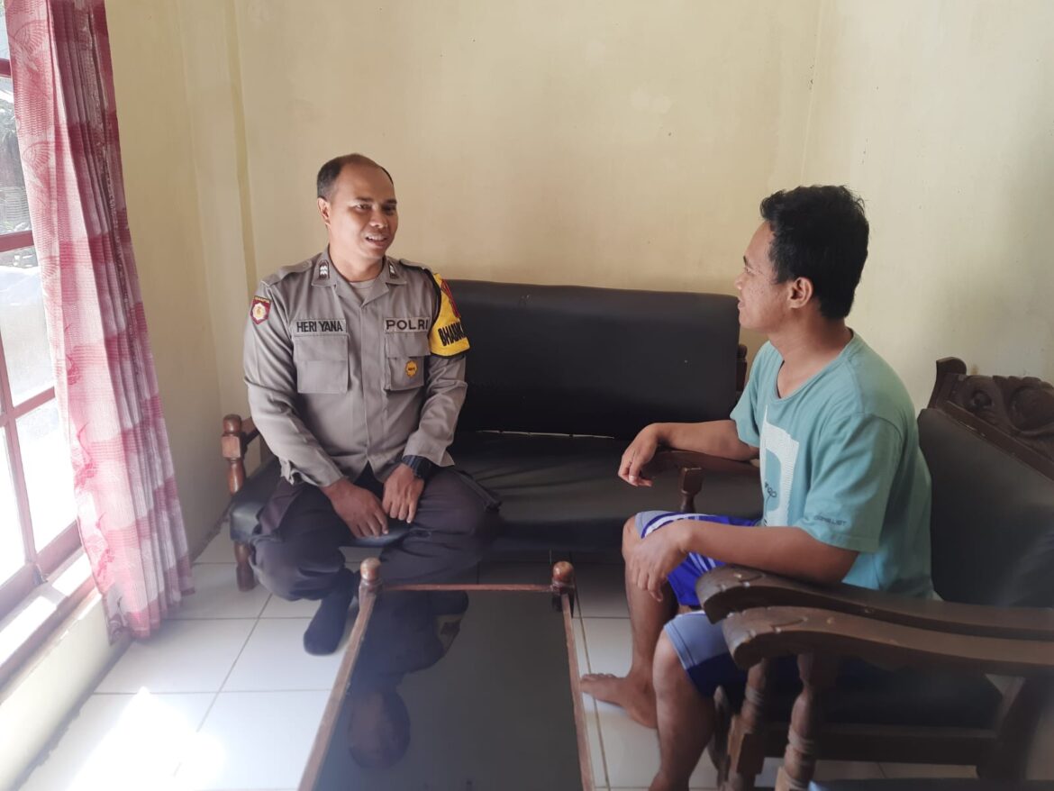 Ops Mantap Brata, Polsek Lakbok Polres Ciamis Sambang ke Warga Desa Sidarahayu