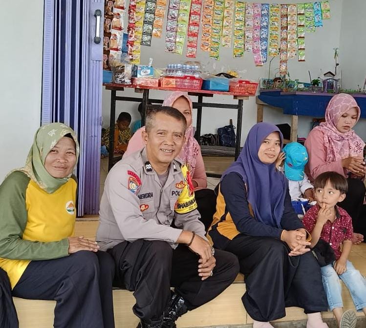 Beri Rasa Aman, Polsek Cipaku Polres Ciamis Kunjungan Silaturahmi kepada Ibu-Ibu KWT Berlian Desa Jalatrang