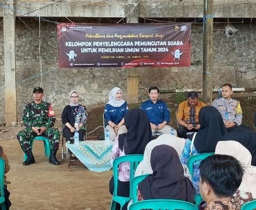 Polsek Cikoneng Polres Ciamis Monitoring Pelantikan KPPS Desa Nasol