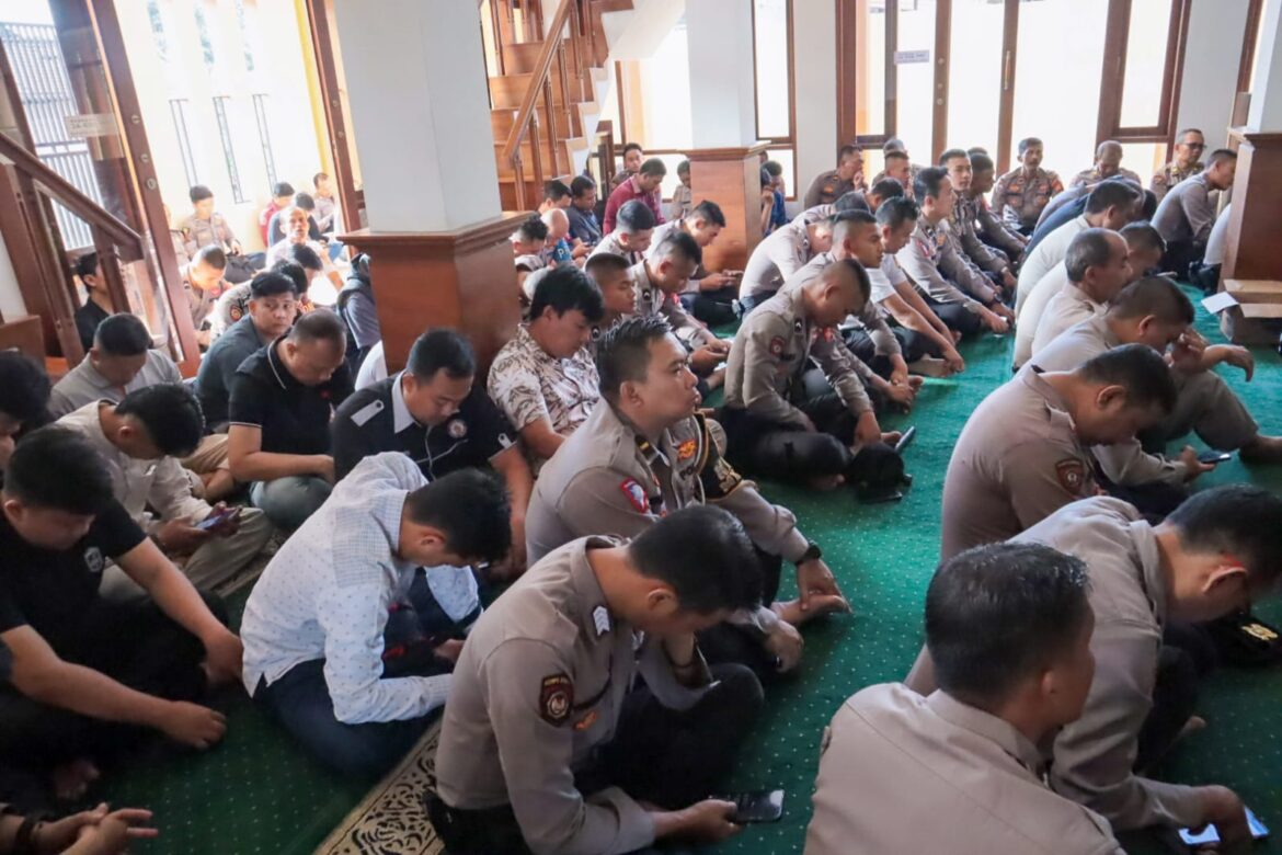 Perkuat Mental Anggota, Polres Ciamis Laksanakan Binrohtal di Masjid Al Hidayah